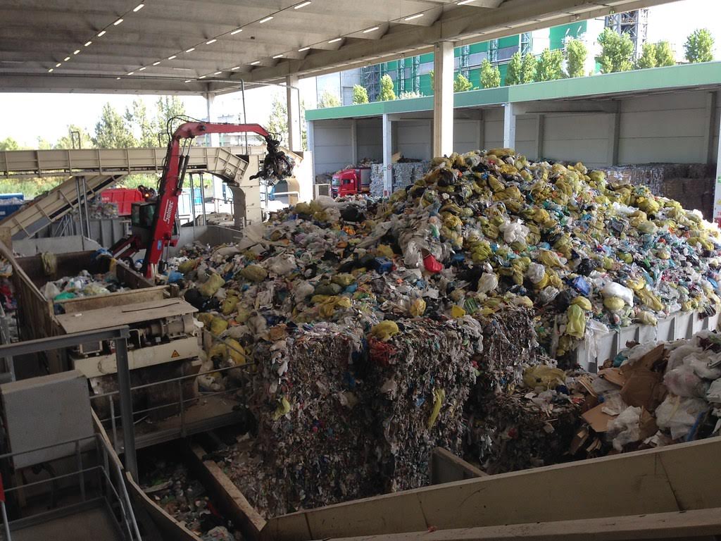 ecoambiente - ama -rifiuti-immondizia-roma